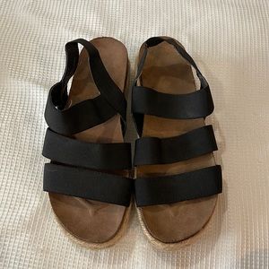 Black and tan platform strappy sandals size 8
